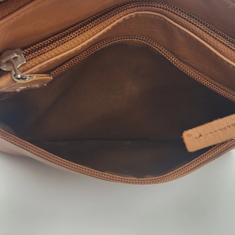 G.H. Bass & Co Brown Leather Crossbody‎ Bag Zip Top Small